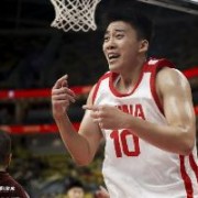 黄金甲体育官方网站-媒体人：王俊杰的成熟度远超同龄人 他会是男篮四号位的答案吗？